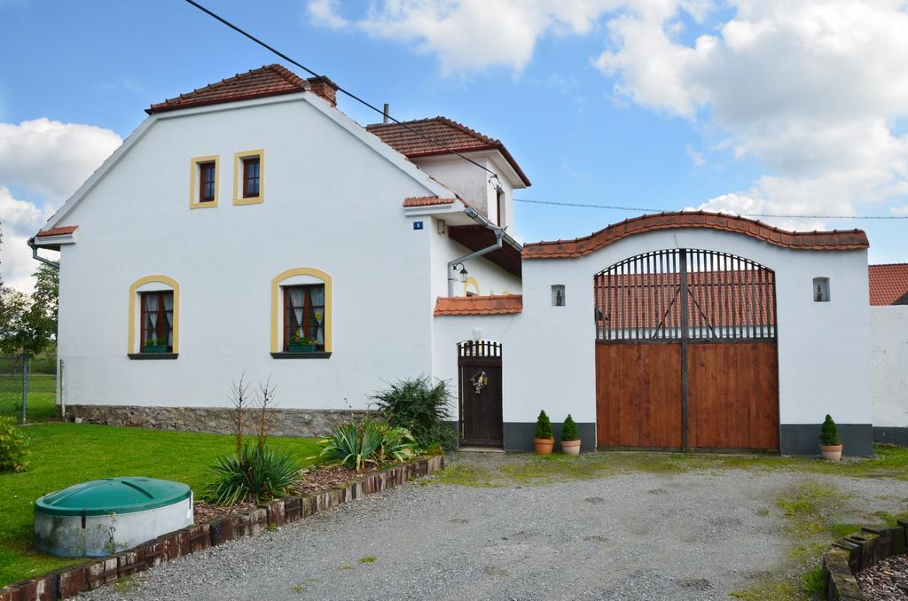 Blazkuv Statek Appartement Malsice Buitenkant foto