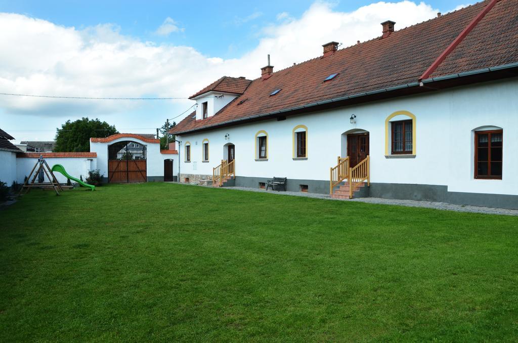 Blazkuv Statek Appartement Malsice Buitenkant foto