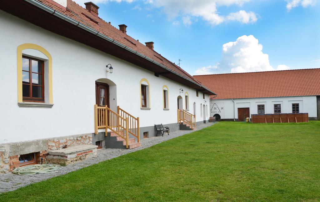 Blazkuv Statek Appartement Malsice Buitenkant foto