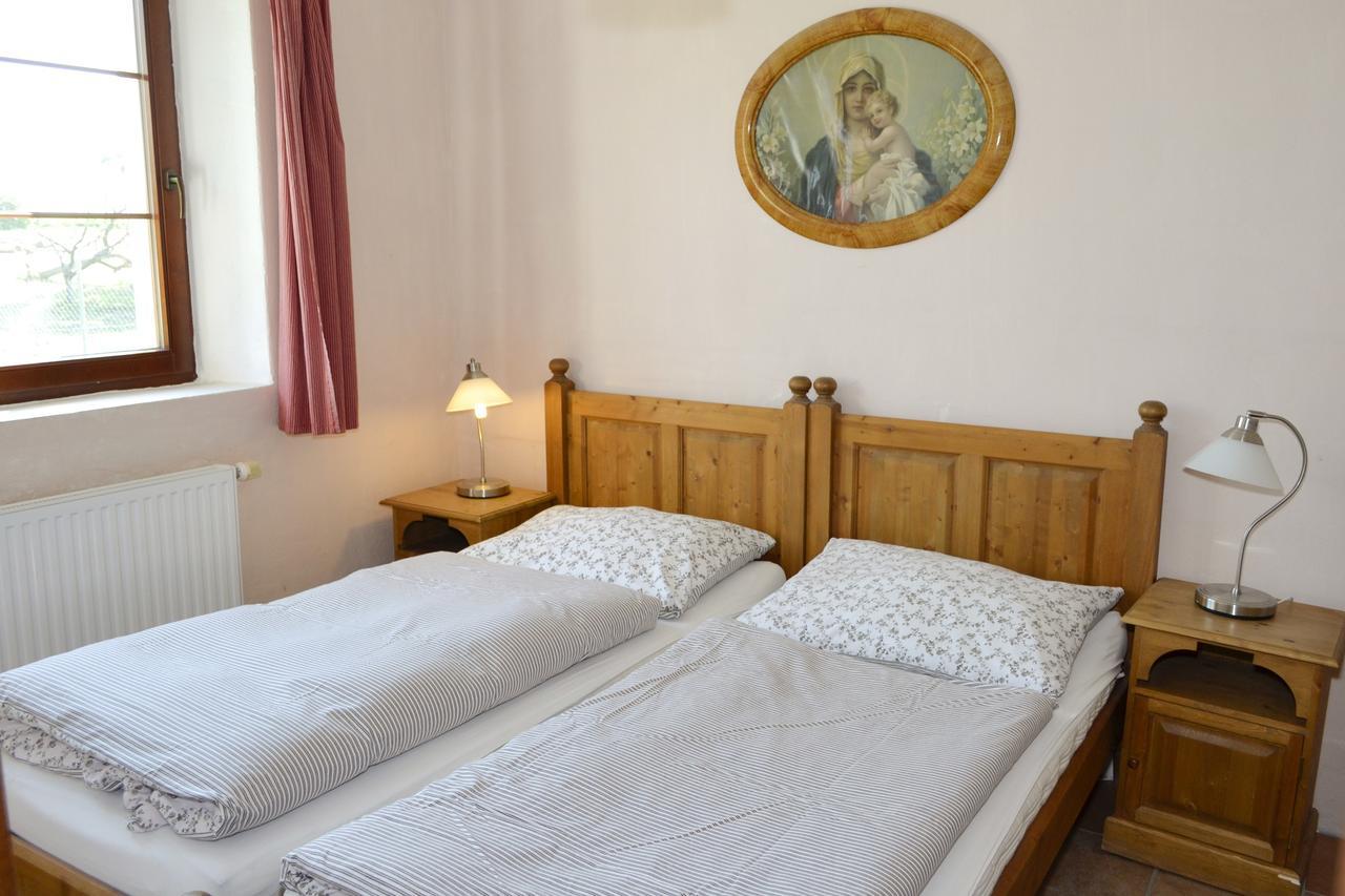 Blazkuv Statek Appartement Malsice Buitenkant foto