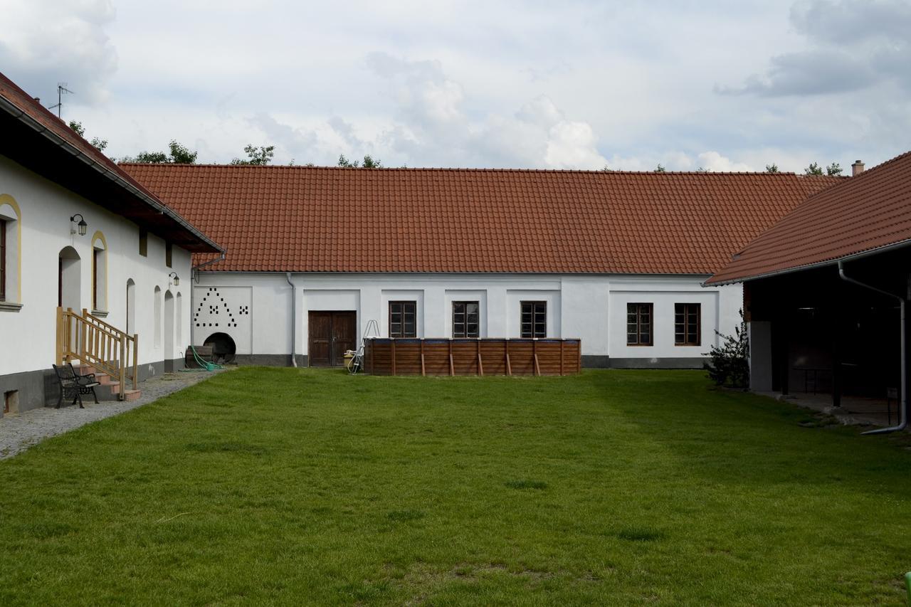 Blazkuv Statek Appartement Malsice Buitenkant foto