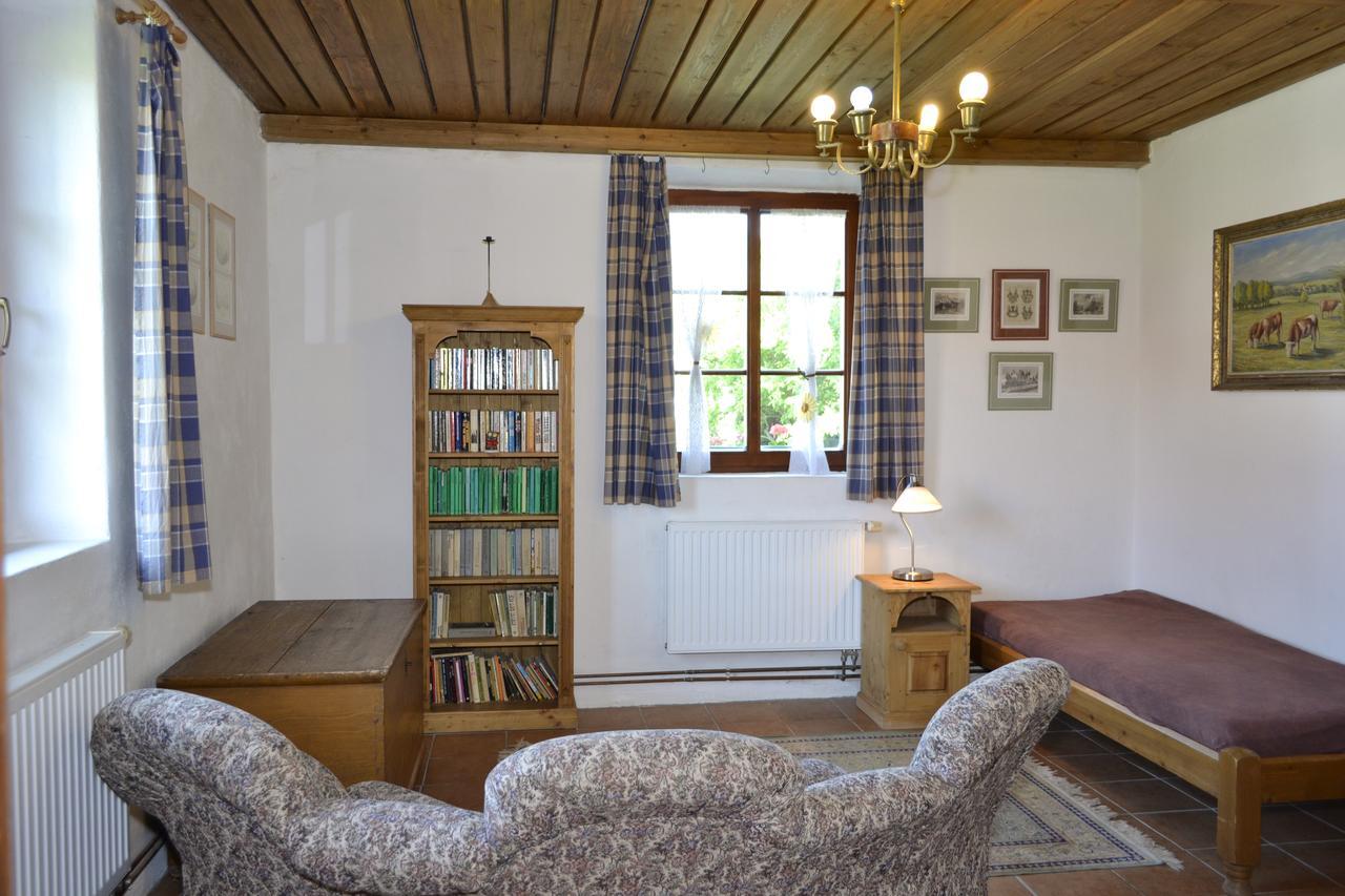 Blazkuv Statek Appartement Malsice Buitenkant foto