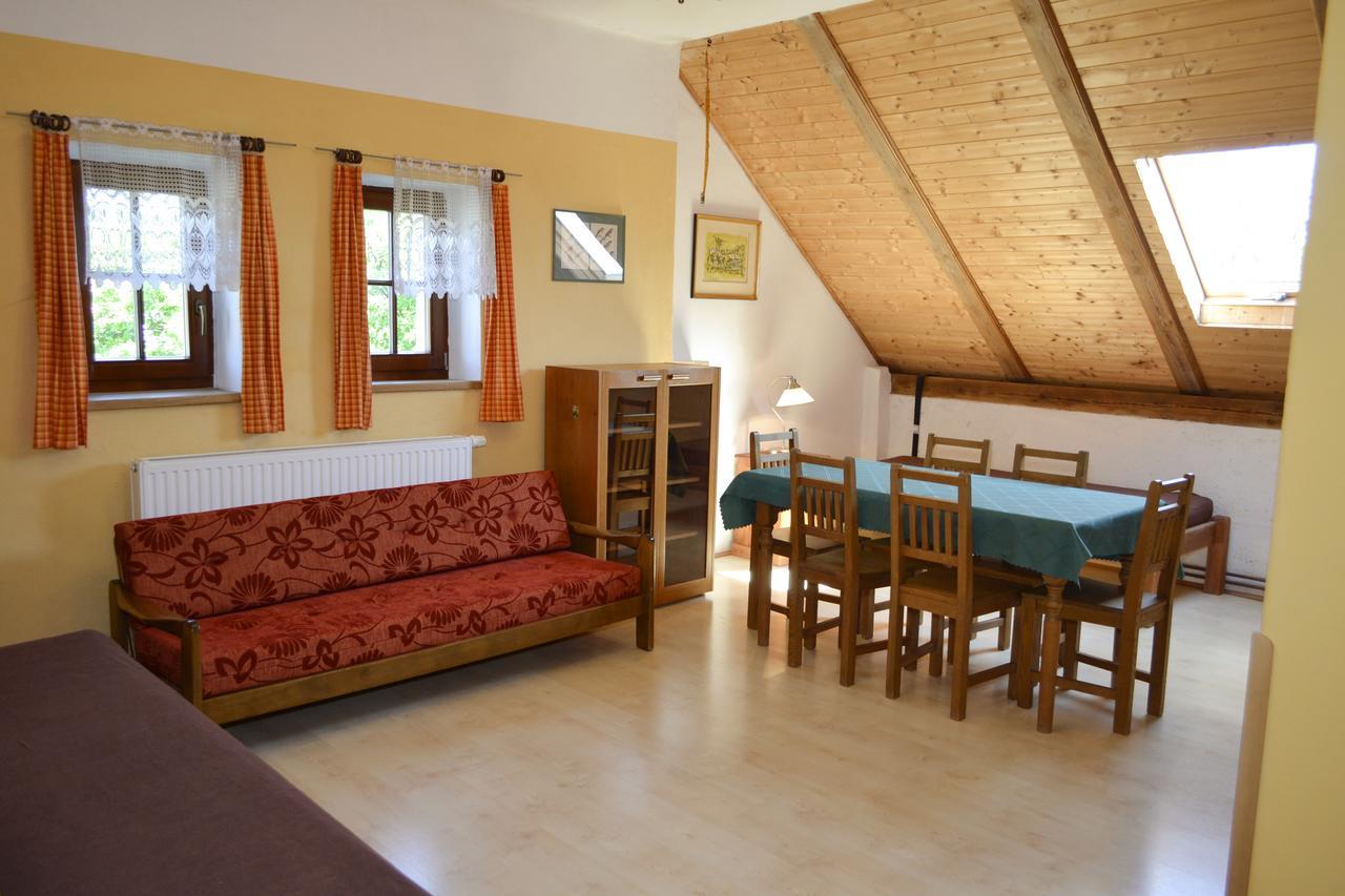 Blazkuv Statek Appartement Malsice Buitenkant foto