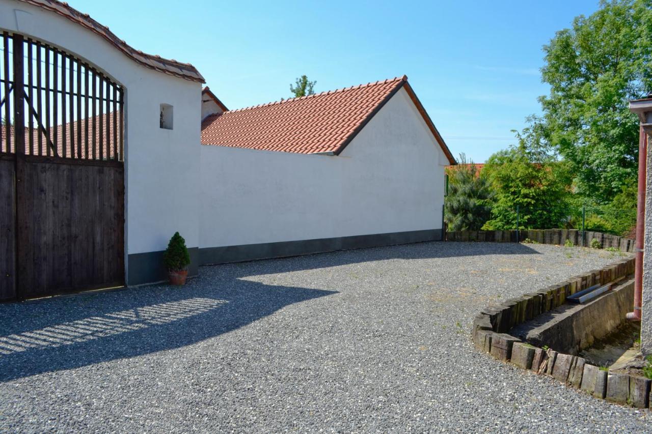 Blazkuv Statek Appartement Malsice Buitenkant foto